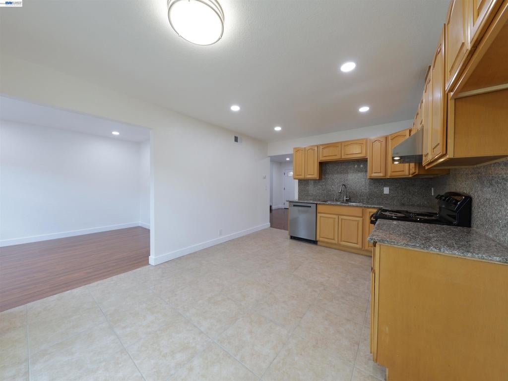 4228 Comet Cir