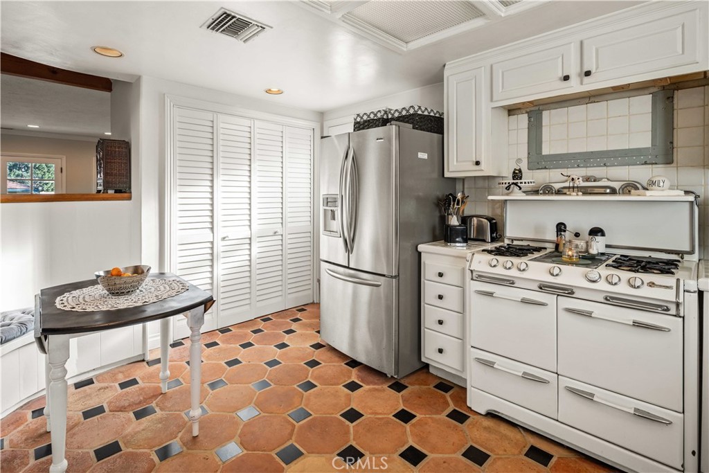 13382 Astoria Street