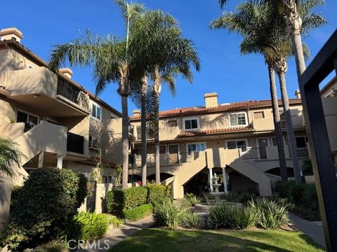 Photo of 626 Lake St, Huntington Beach, CA 92648 (MLS # OC25258591)