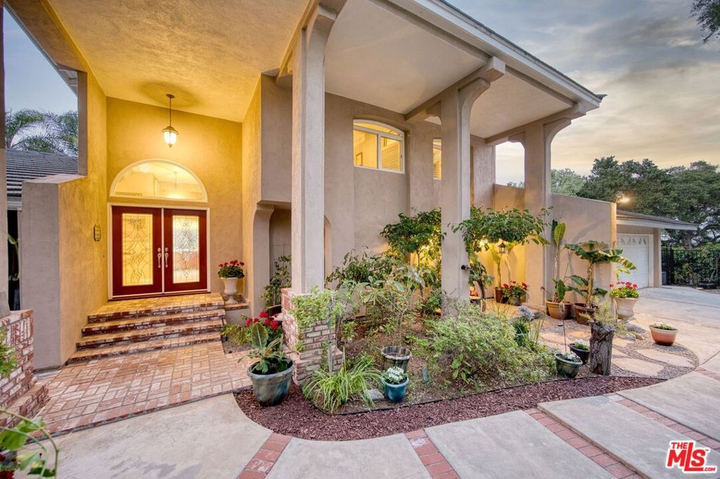 Photo of 1022 Brookview Avenue, Westlake Village, CA 91361 (MLS # 26672921)