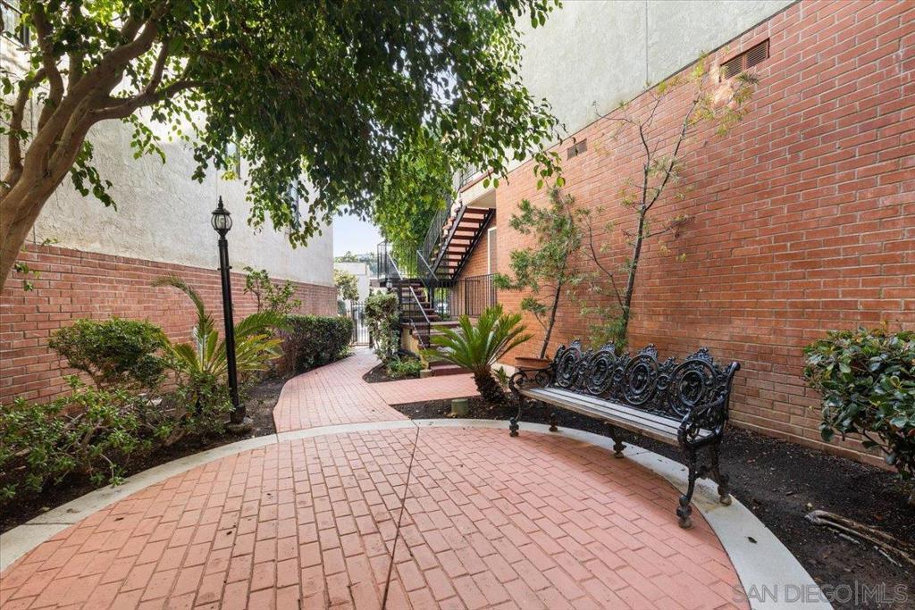 La Costa - Residential