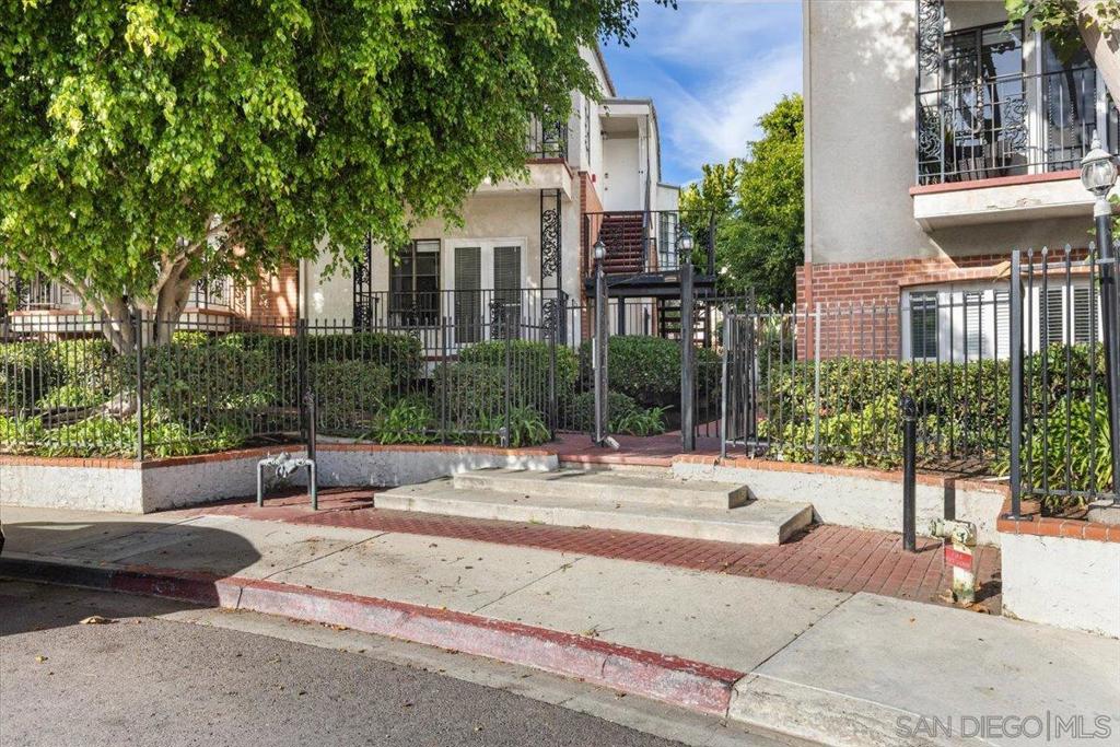 La Costa - Residential