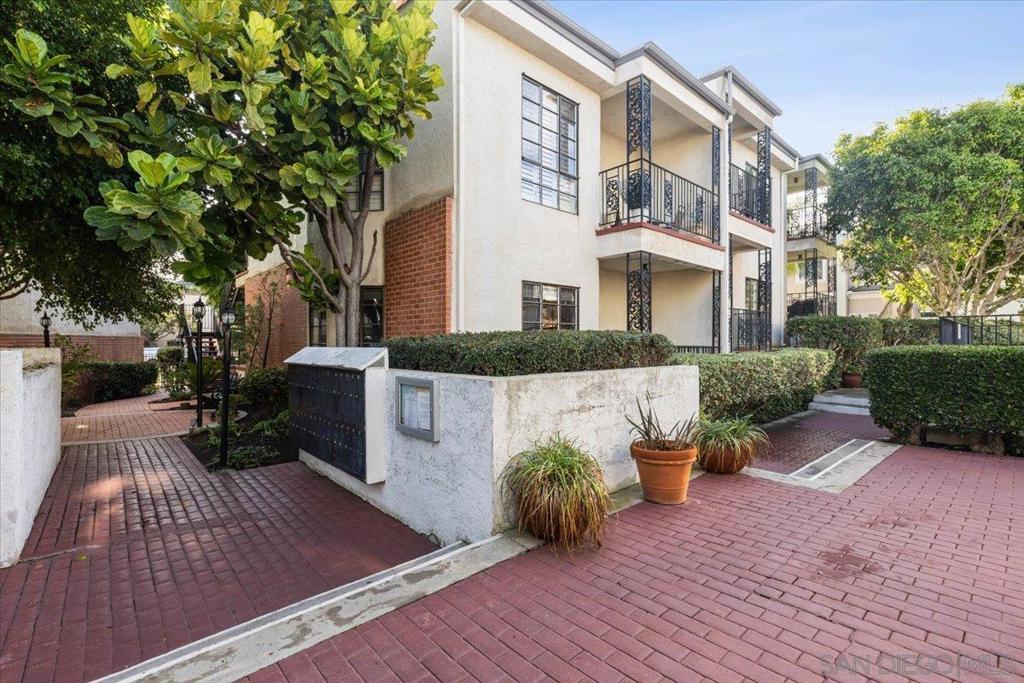 La Costa - Residential