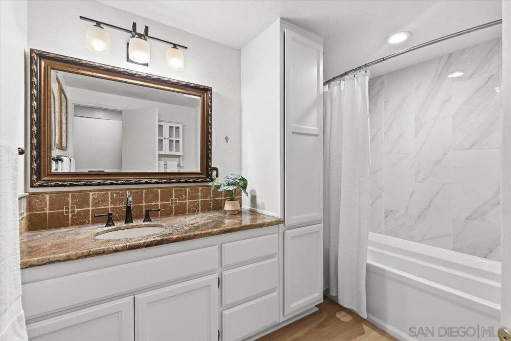 La Costa - Residential