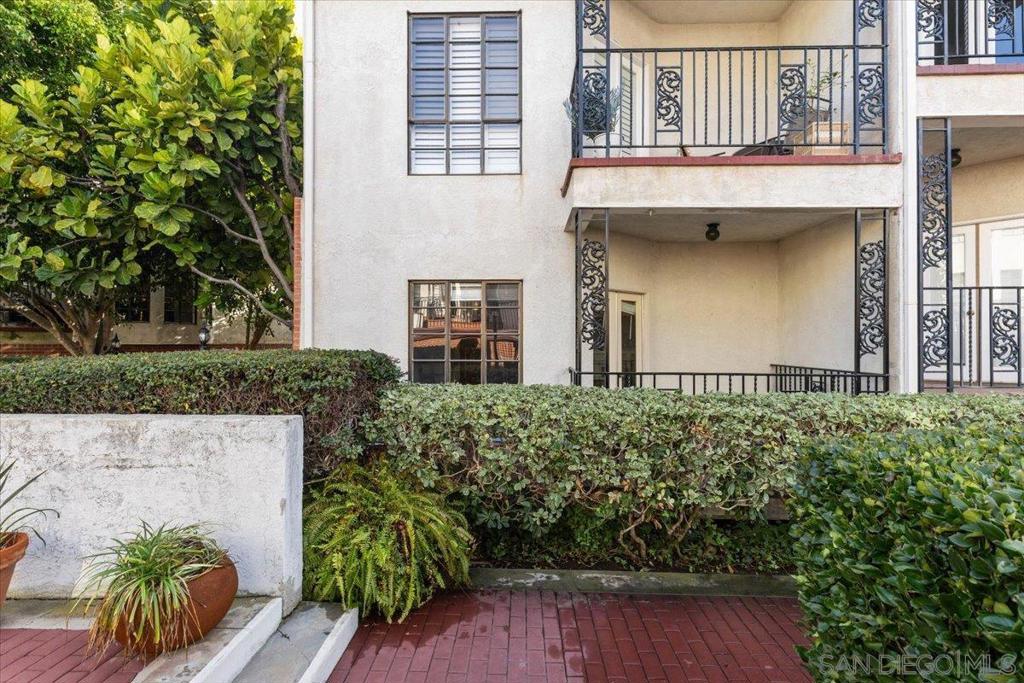 La Costa - Residential