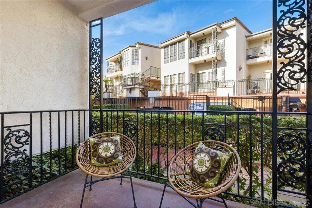 La Costa - Residential