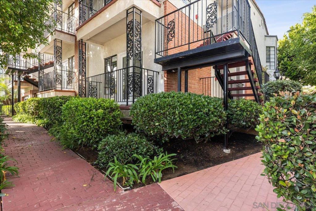 La Costa - Residential