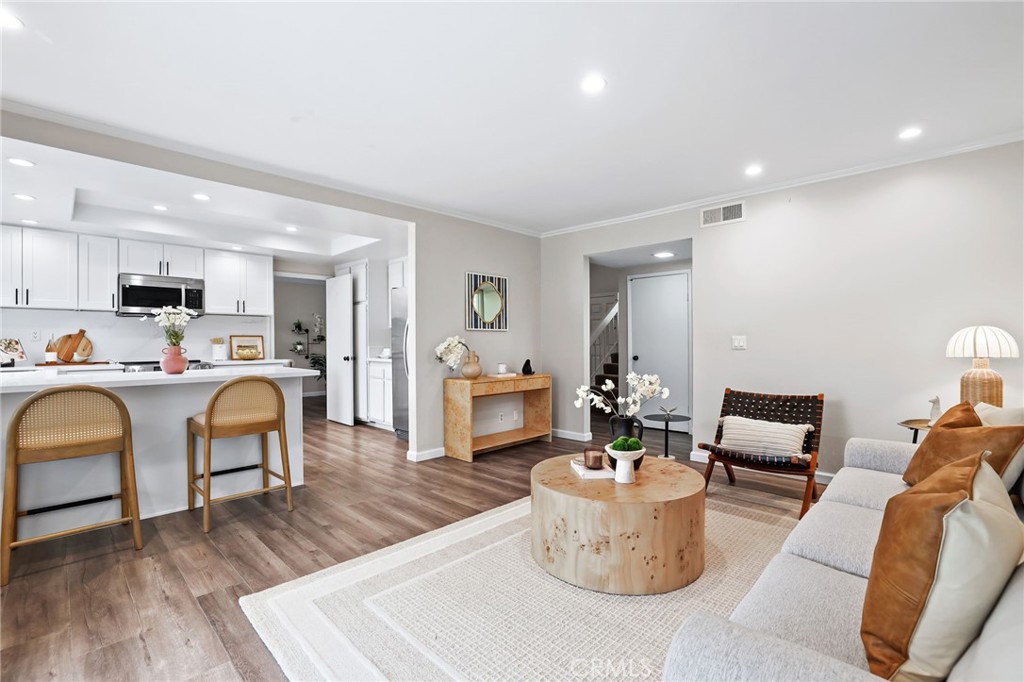 144 W Yale Loop