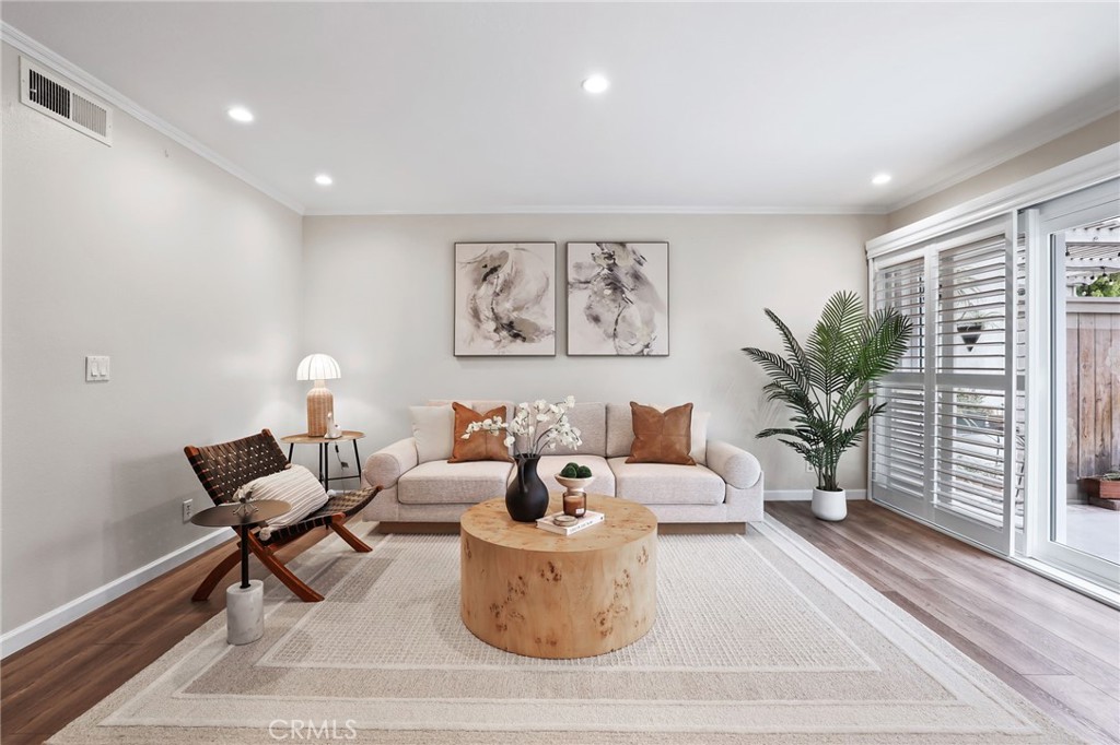 144 W Yale Loop