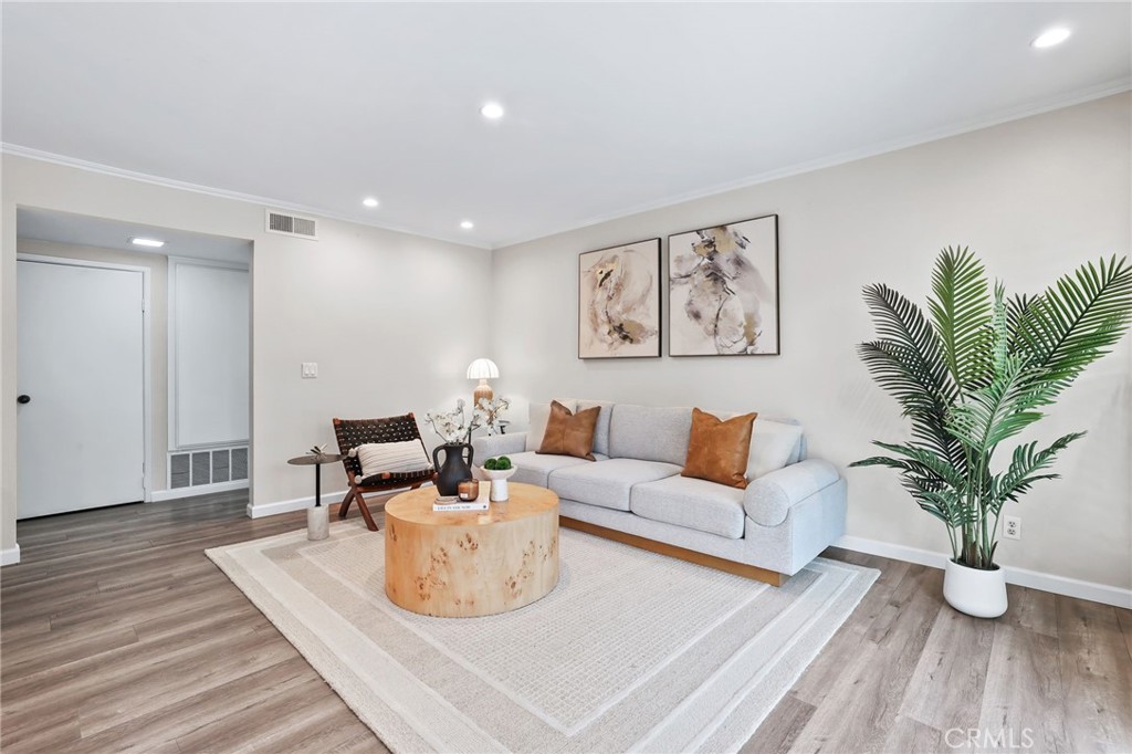 144 W Yale Loop