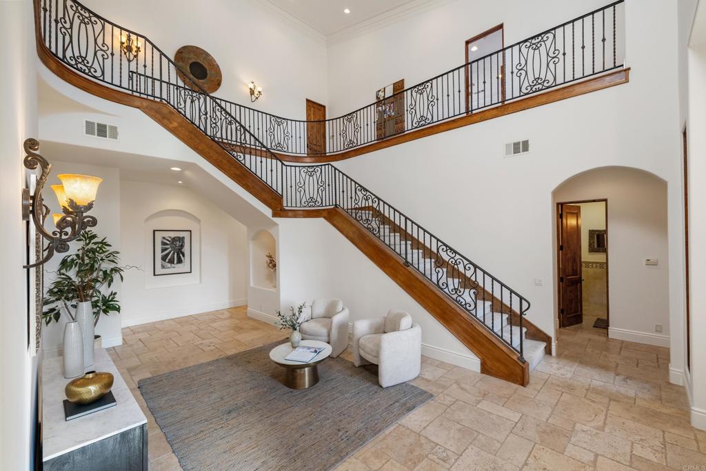 5560 Meadows Del Mar