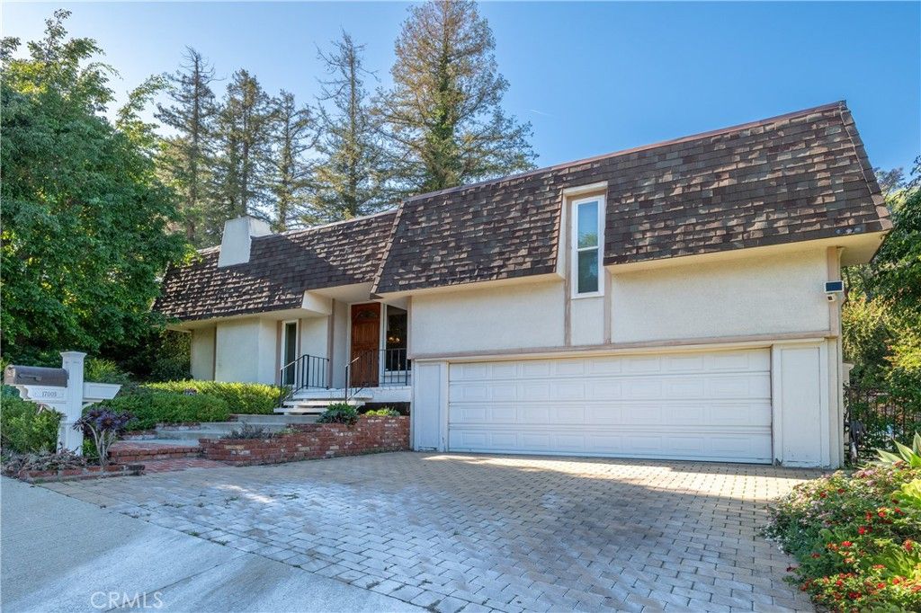 Photo of 17005 Escalon Drive, Encino, CA 91436 (MLS # SR25269137)