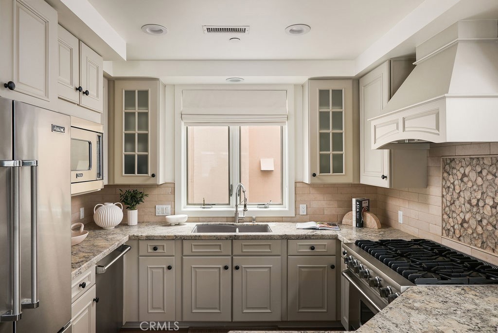 Corona del Mar South of PCH (CDMS) - Residential Lease