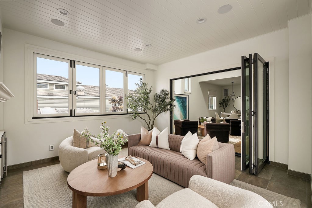 Corona del Mar South of PCH (CDMS) - Residential Lease
