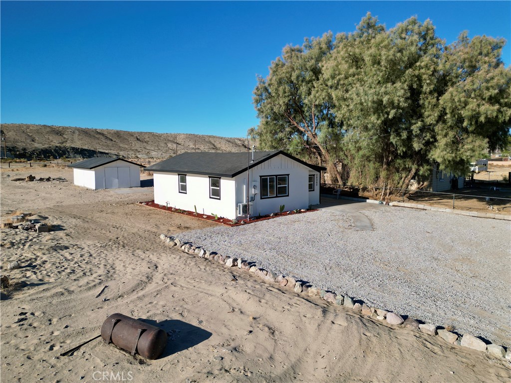 **Completely Remodeled Home on 1.81 Acres – Horse Property!**
Welcome to this beautifully remodeled turnkey property in Barstow! This charming 1-bedroom, 1-bathroom + bonus room and a big storage shed home sits on 1.81 acres of flat, usable land. Features include a brand-new roof, open-concept kitchen, remodeled bathroom, updated plumbing and electrical, and all-new flooring throughout.
Enjoy plenty of outdoor space for horses, livestock, gardening, or building additional structures. Located just 15 minutes from the military base and close to shopping and dining, this property offers both privacy and accessibility. Move-in ready and perfect for a ranch lifestyle!