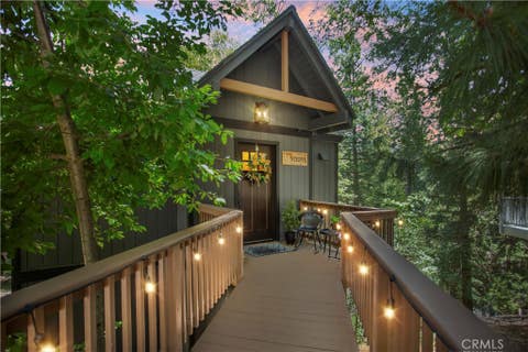 Photo of 26561 Thunderbird DR, Lake Arrowhead, CA 92352 (MLS # IG26123170)