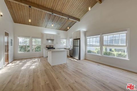 Photo of 853 S Bedford Street #2, Los Angeles, CA 90035 (MLS # 26632795)