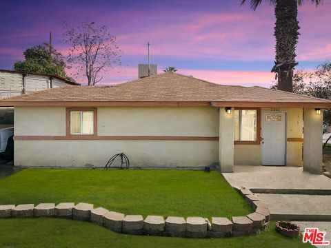 Photo of 1501 Crestview Drive, Bakersfield, CA 93305 (MLS # 26645407)