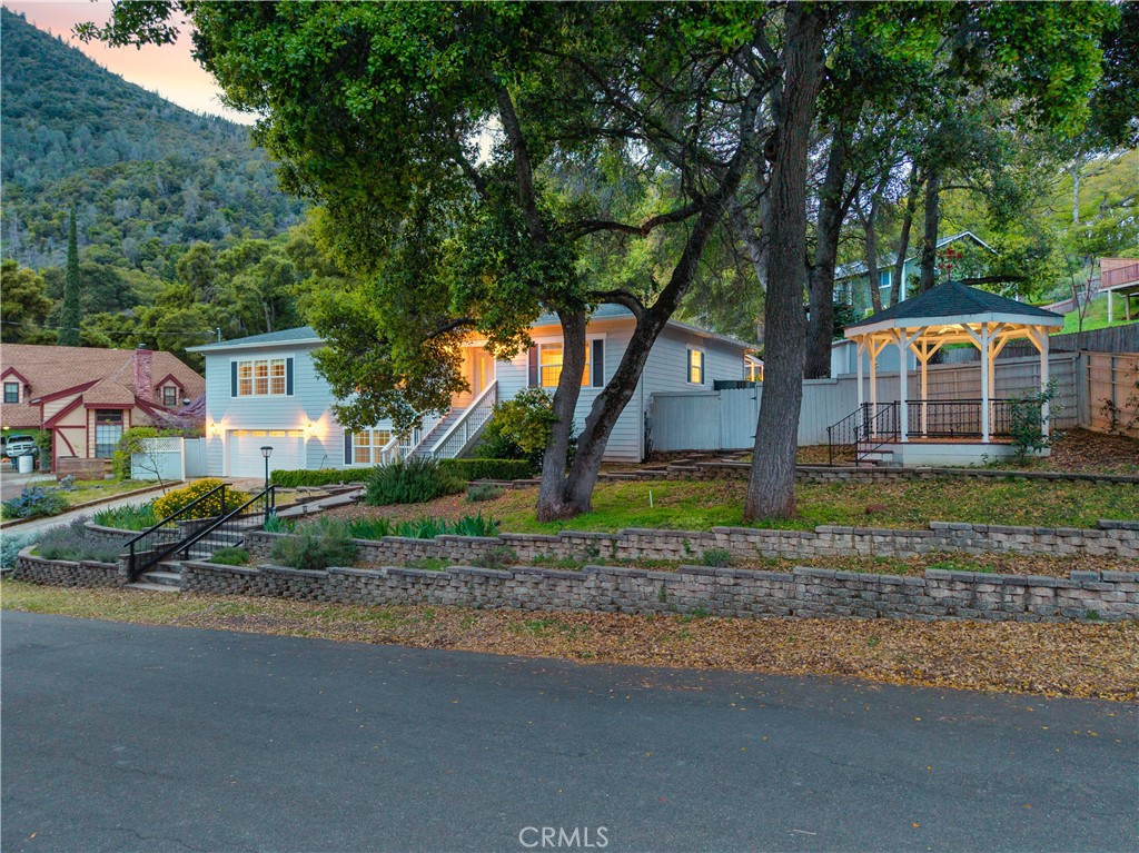 2717 Buckingham Drive