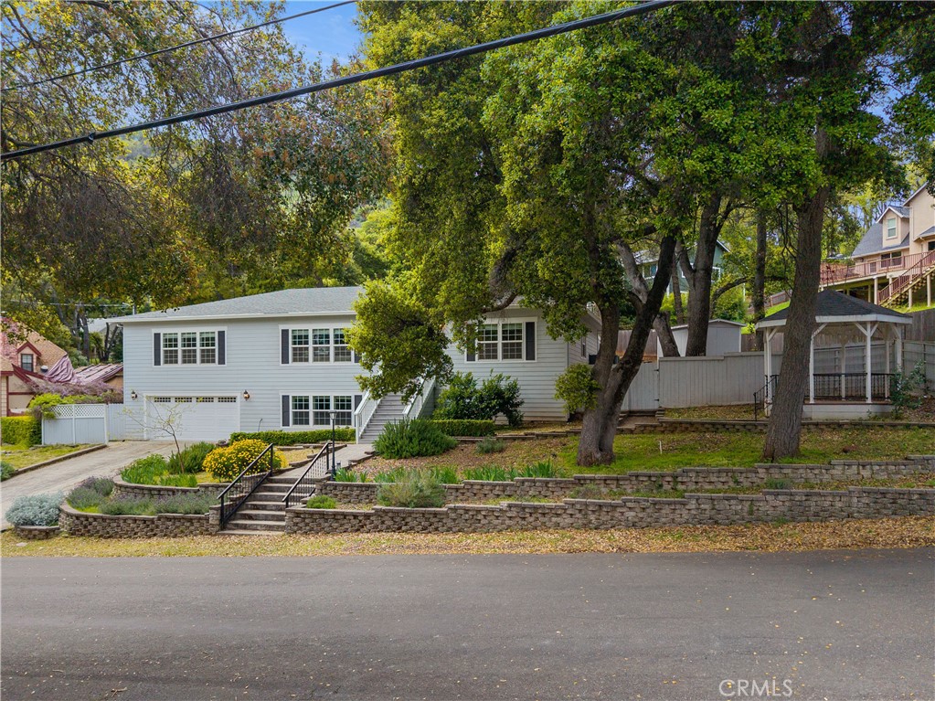 2717 Buckingham Drive