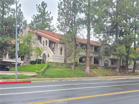 Photo of 7115 Woodlake Ave #B, West Hills, CA 91307 (MLS # SR26091791)