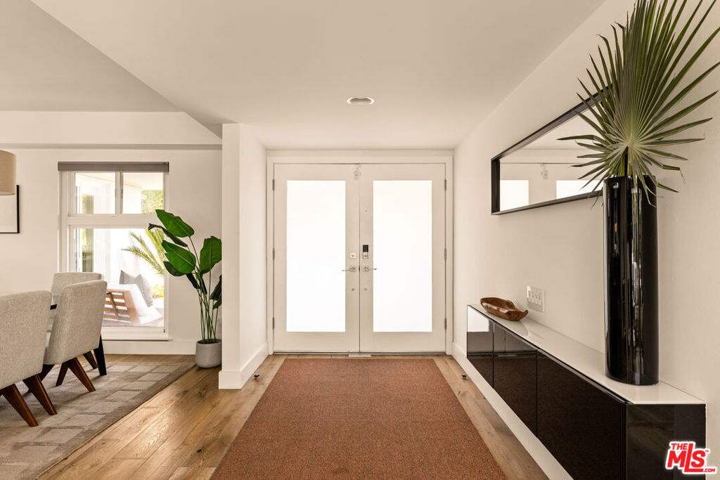 2143 N Hobart Boulevard