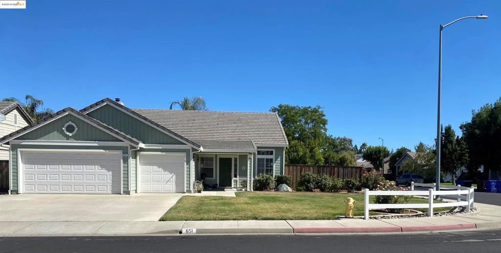 Wonderful single story home home up for Lease in a desired Brentwood area. 3 large bedrooms with two bathrooms. Formal living/dining room and family room/kitchen with a breakfast bar, granite counters and a eat in kitchen area. Manufactured wood floors throughout. The back yard has a huge over hang and a big concrete patio, fruit trees, paved side yard and the other side has trees and is not paved. This home has a 3 car garage and it is on a corner lot. Gardener included. Don't let this one slip away!