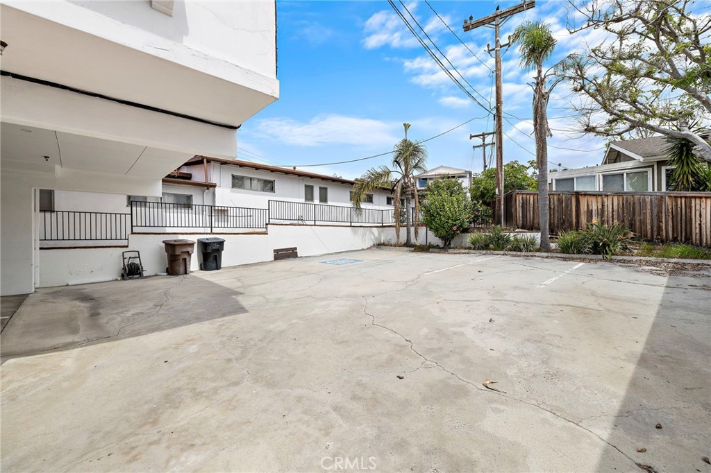 2011 S El Camino Real