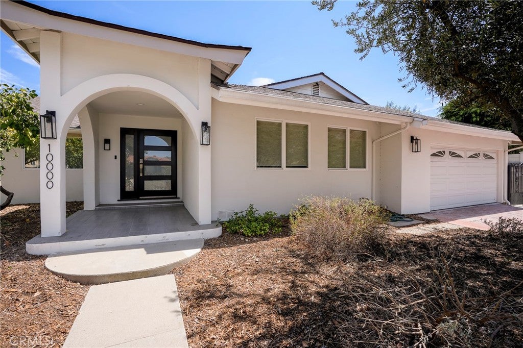 10000 Amestoy Avenue