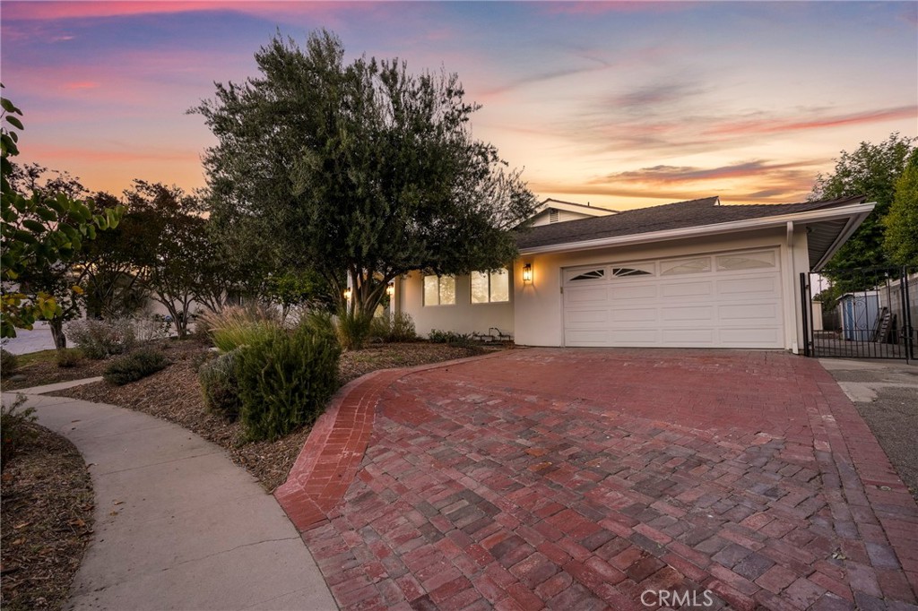 10000 Amestoy Avenue