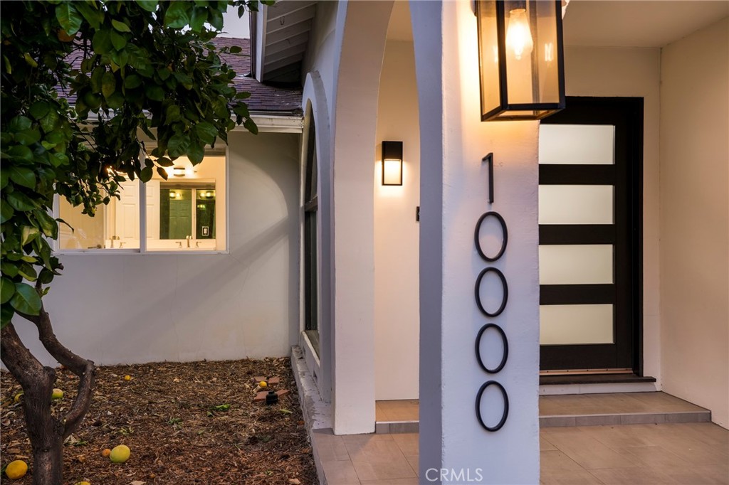 10000 Amestoy Avenue