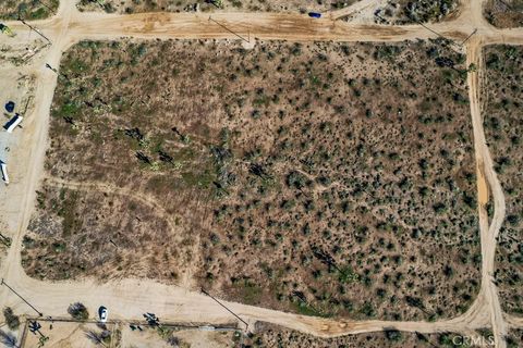 Photo of 12350 Pueblo Trail, Victorville, CA 92392 (MLS # CV26015145)