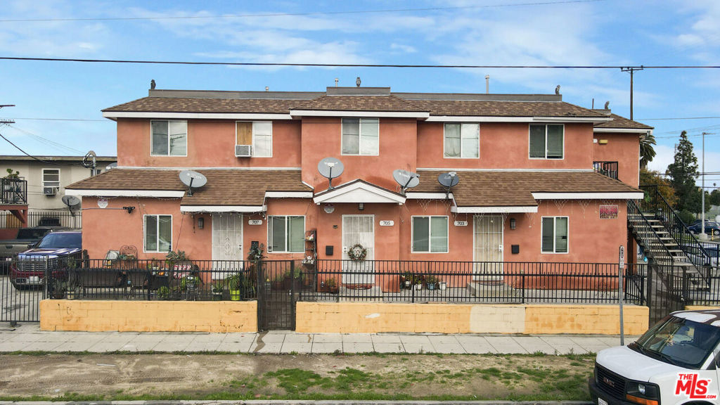 711 W 90th Street