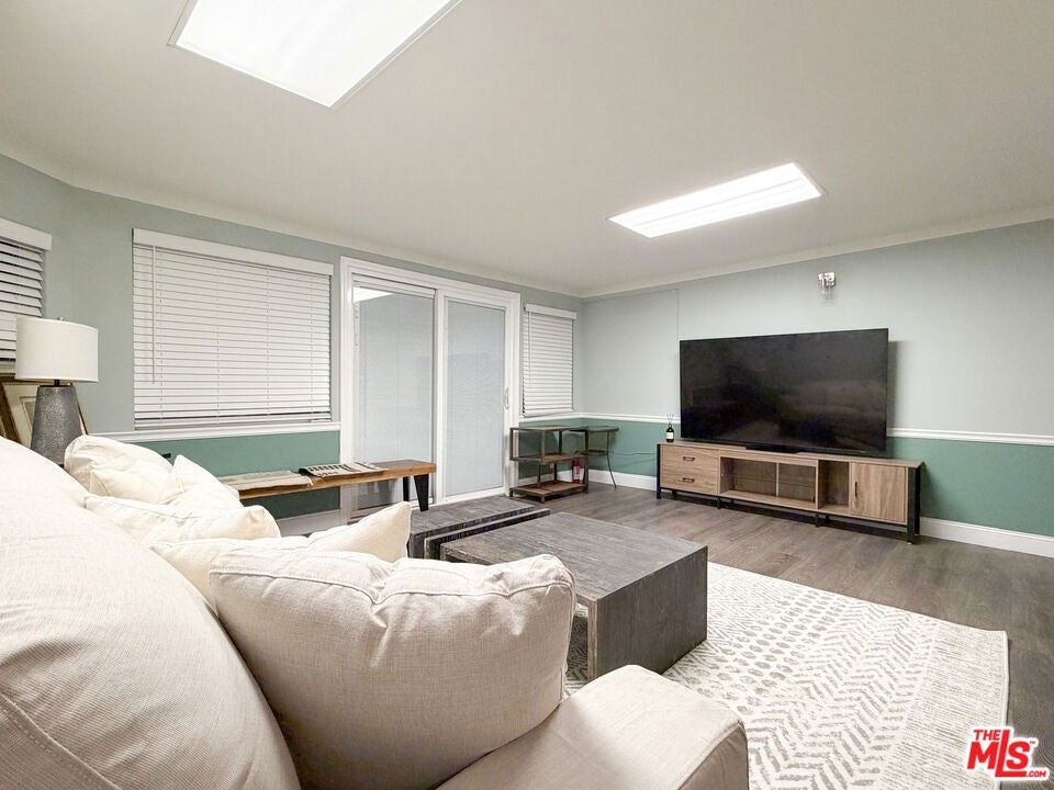 942 S Bronson Avenue, Los Angeles CA 90019