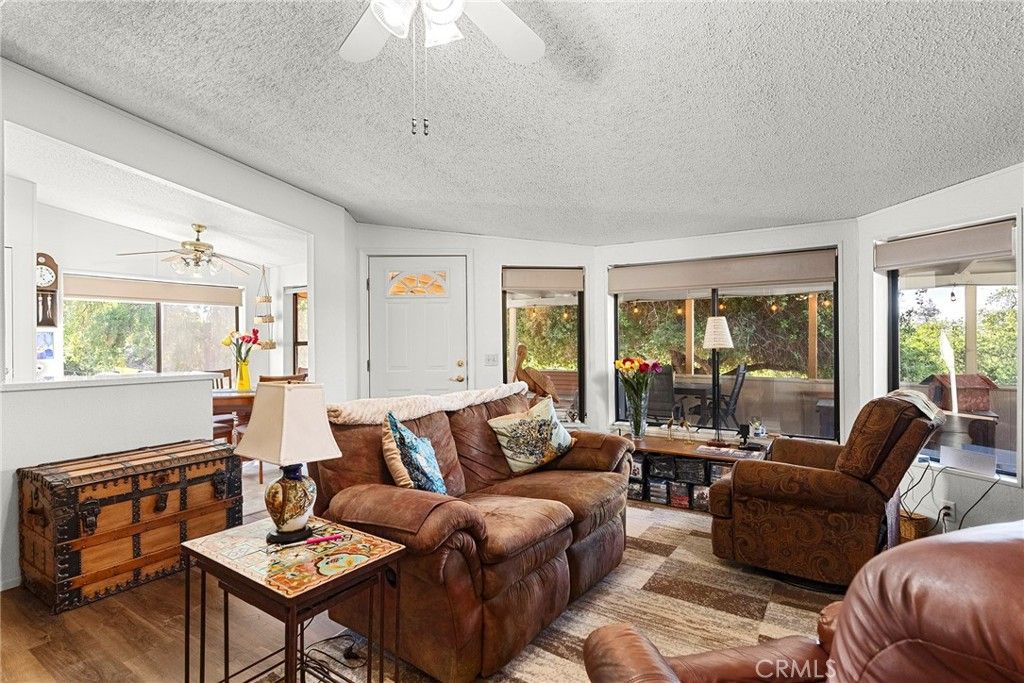 listing image 130729410792811706865