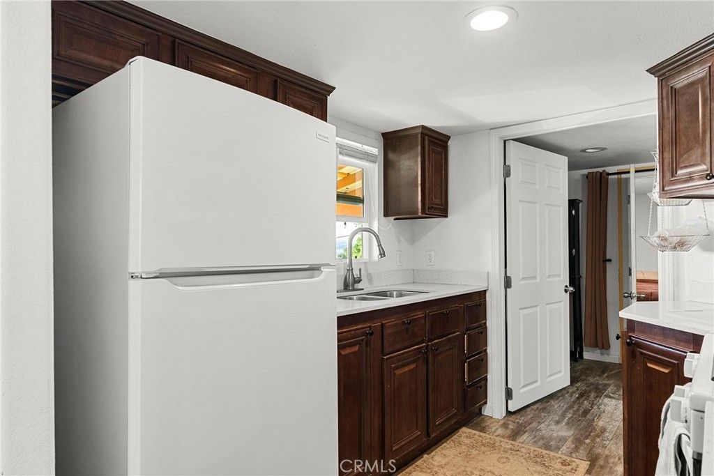 listing image 130722692982611663812