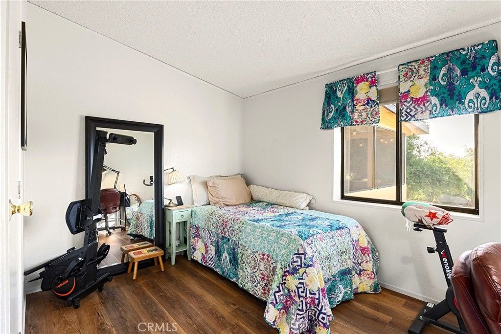listing image 130724908612440565219