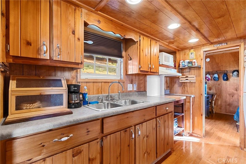 listing image 130724837604247768035