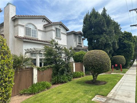 Photo of 700 Meyer Lane Ln #4, Redondo Beach, CA 90278 (MLS # SB25119303)