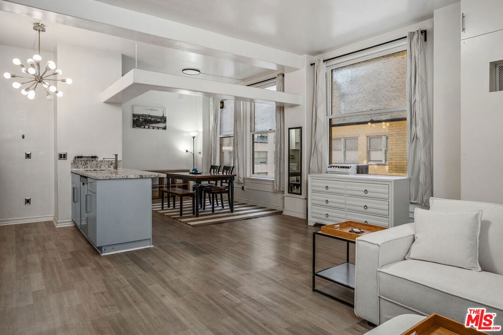 215 W 7th Street