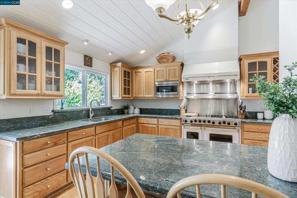 DANA HILLS - Residential