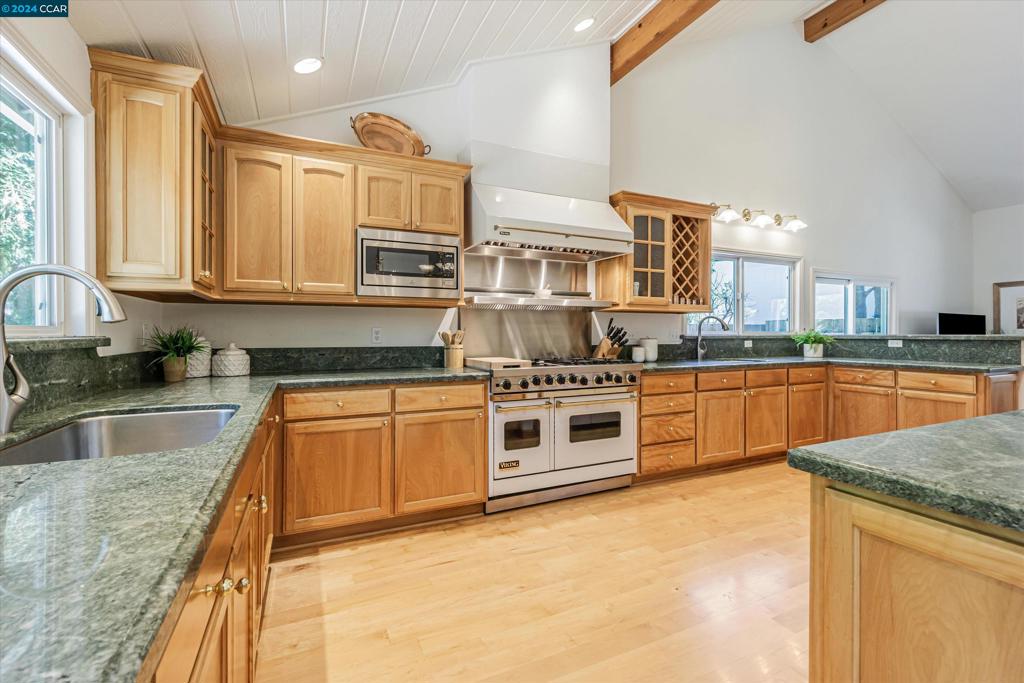 DANA HILLS - Residential