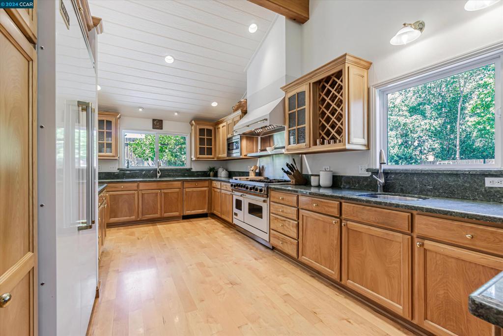 DANA HILLS - Residential