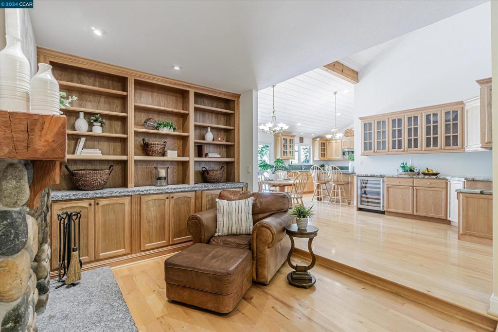 DANA HILLS - Residential