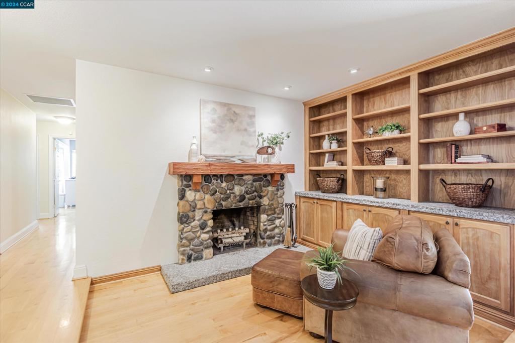 DANA HILLS - Residential