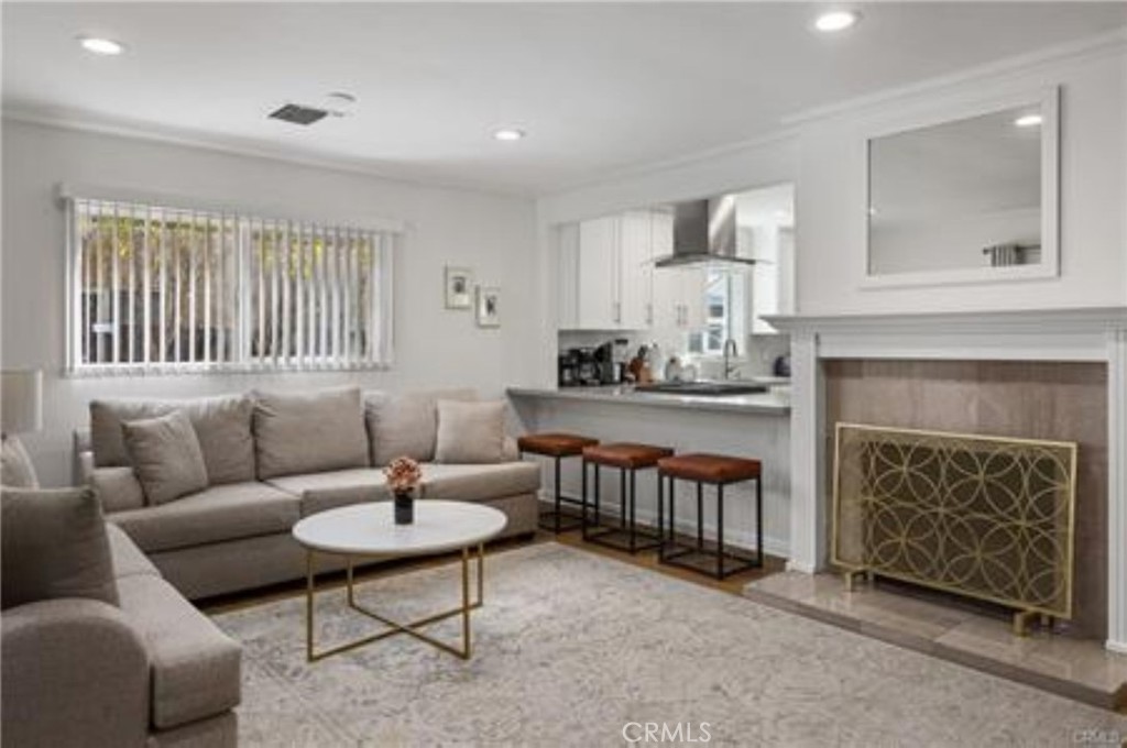 22335 Kittridge Street