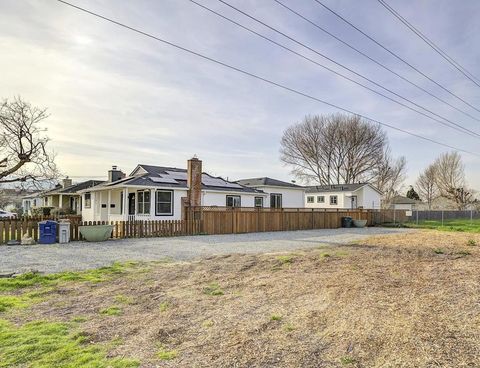 Photo of 192 Aviador Ave, Millbrae, CA 94030 (MLS # ML82035989)