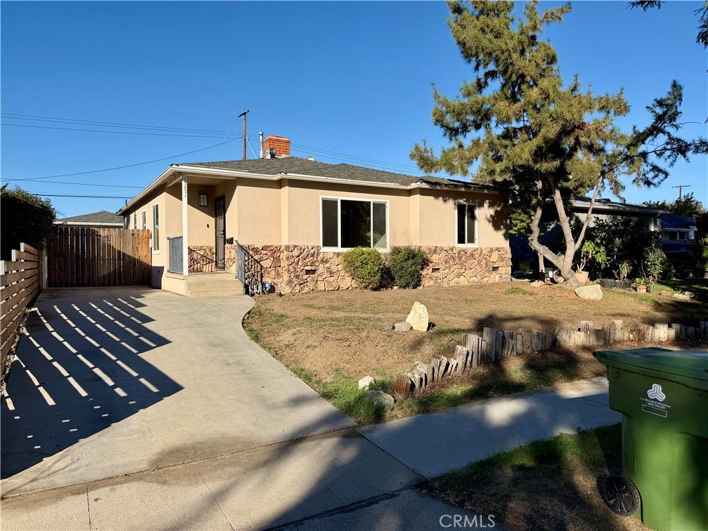 Photo of 13831 Cohasset, Van Nuys, CA 91405 (MLS # SR25259471)