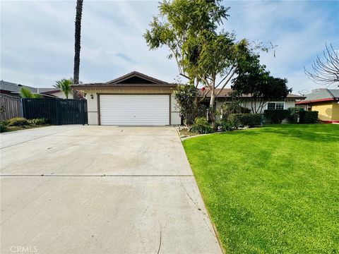 Photo of 2415 Bladen St, Bakersfield, CA 93309 (MLS # SR26028810)