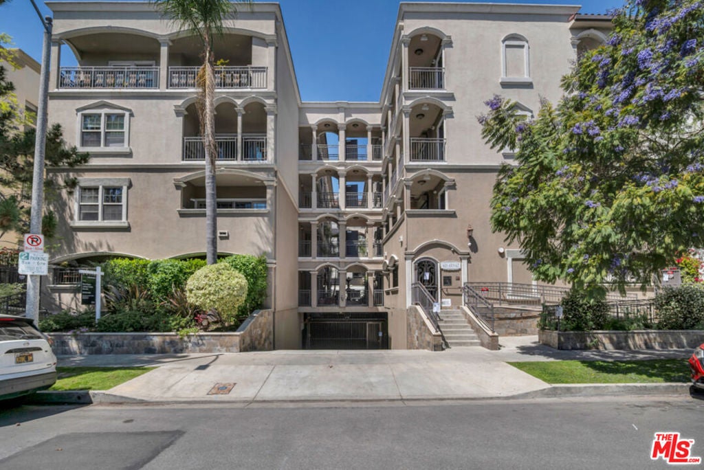 423 Arnaz Drive 102, Los Angeles CA 90048